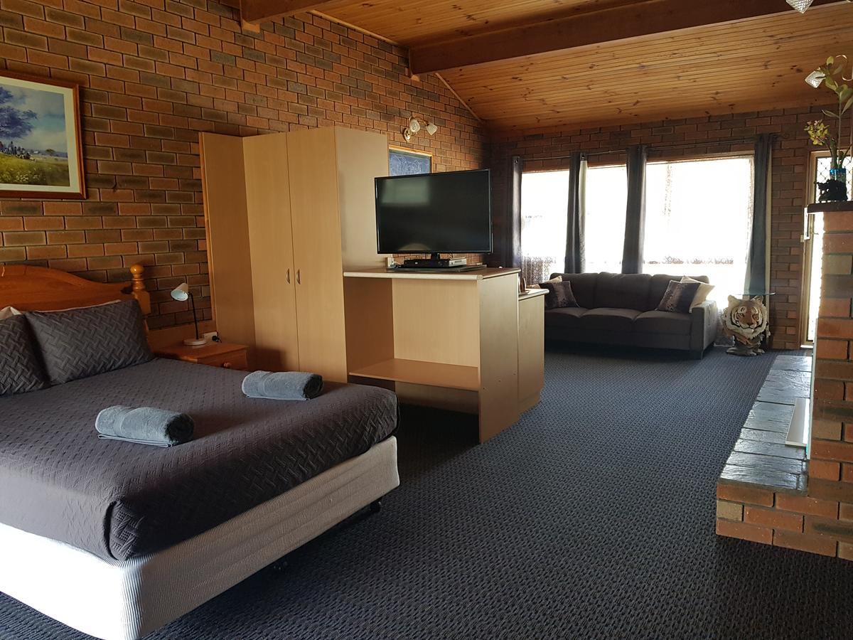 Walkabout Motel Рутерглен Экстерьер фото