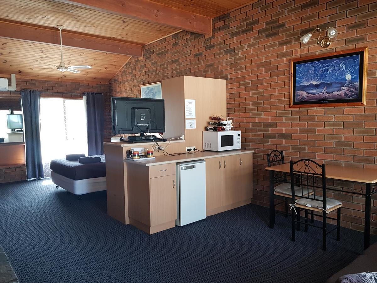Walkabout Motel Рутерглен Экстерьер фото