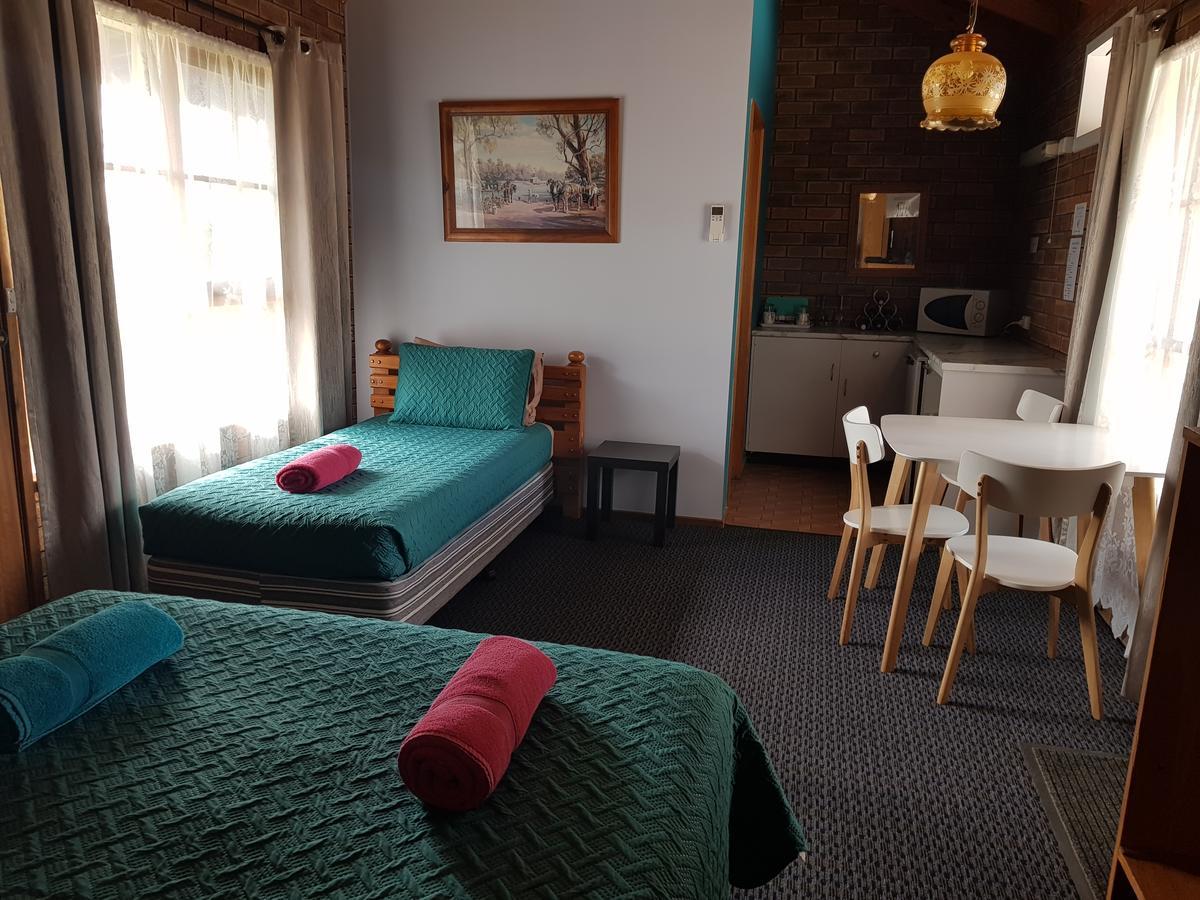 Walkabout Motel Рутерглен Экстерьер фото