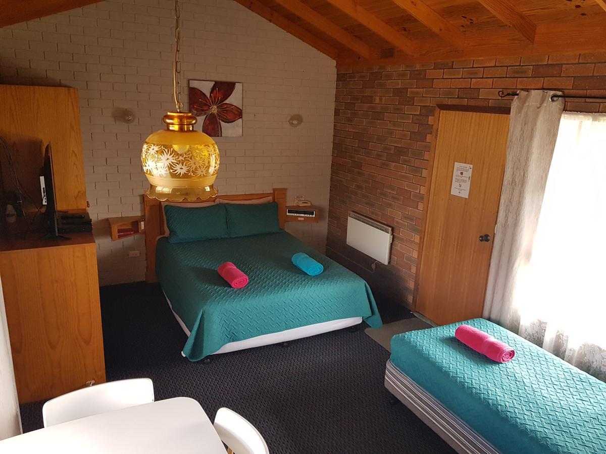 Walkabout Motel Рутерглен Экстерьер фото