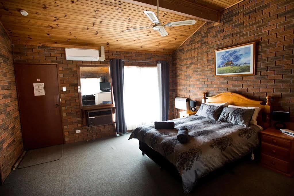 Walkabout Motel Рутерглен Экстерьер фото